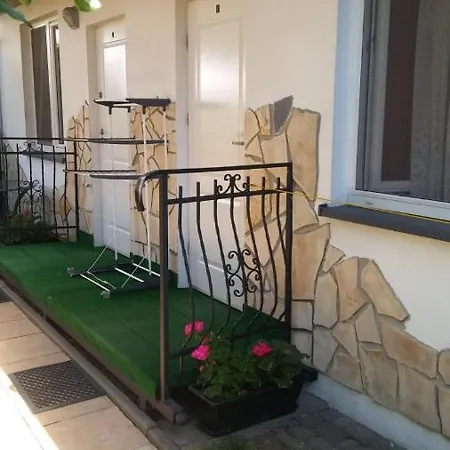 Morska Bryza -pokoje Goscinne Na Trasie R10